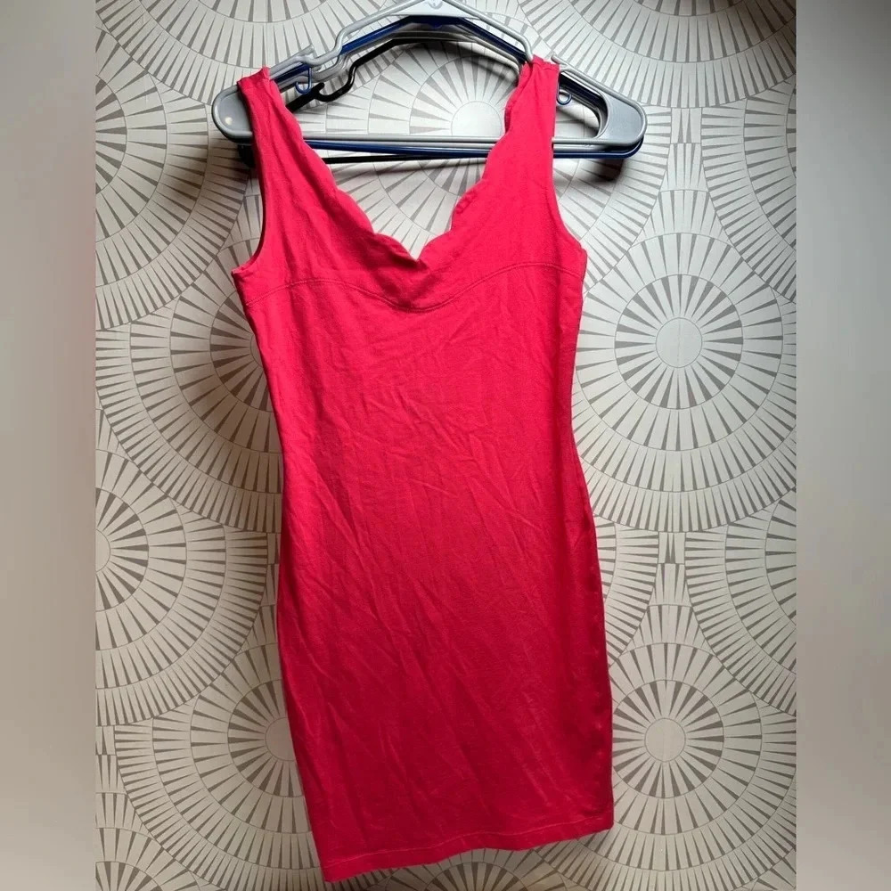 ASOS Women’s Jersey Body Hugging‎ Dress Size 4 V-Neck Scalloped Edges